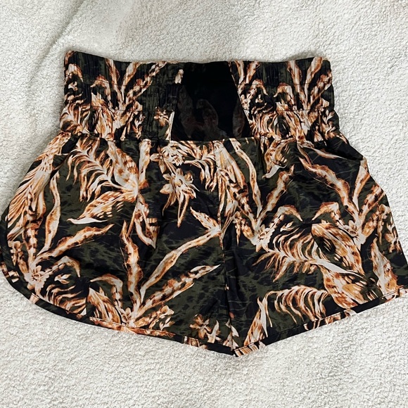 NWOT FP Movement The Way Home Printed Shorts Size M - Picture 4 of 5